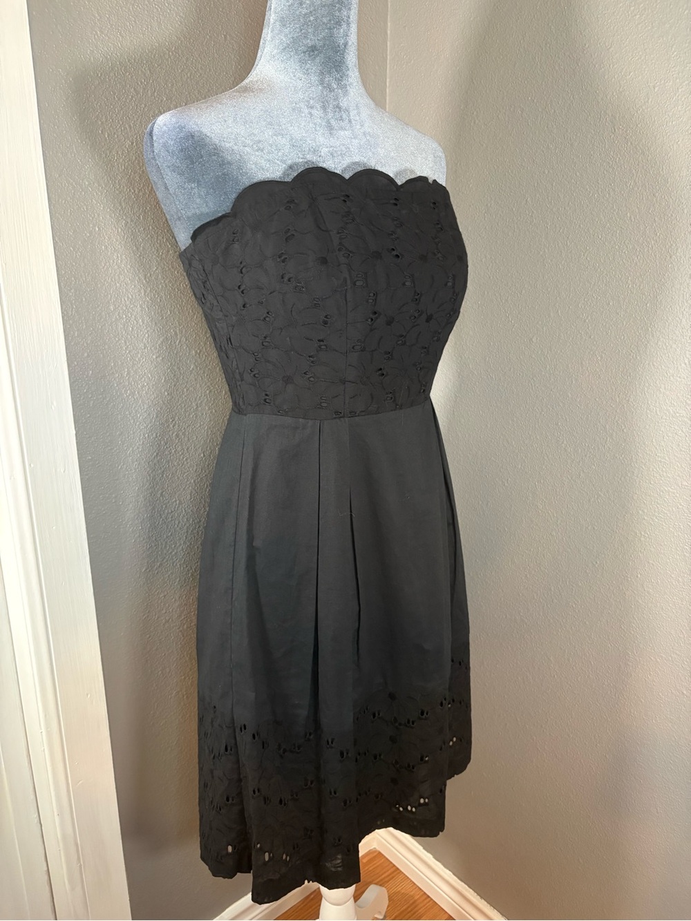 NWT Laundry Strapless Black Eyelet Dress Size 6 - Picture 3 of 11